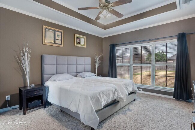 Building Photo - "Charming 3-Bed Sanctuary with Granite Countertops & Cozy Fireplace on Colonial Drive!"