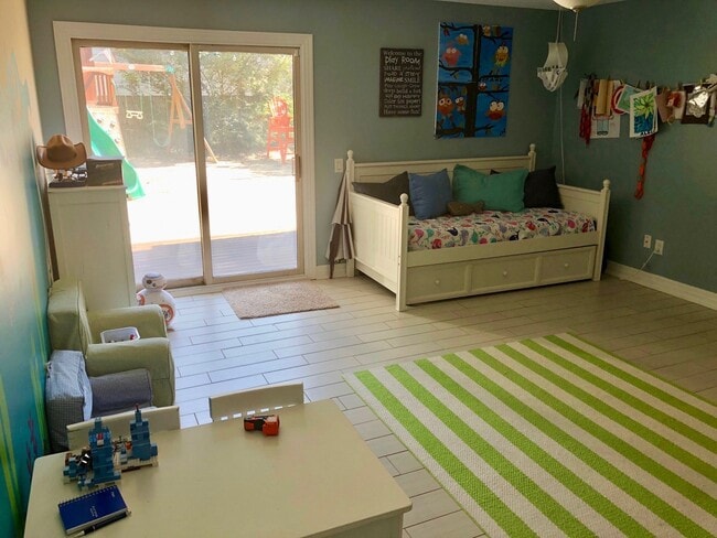 Building Photo - Beautiful Furnished Croatan Beach Home.