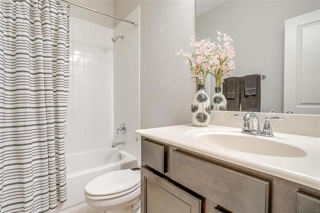 Building Photo - 13704 Southern Oaks Dr