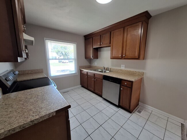 Building Photo - 3303 Candlewood Dr