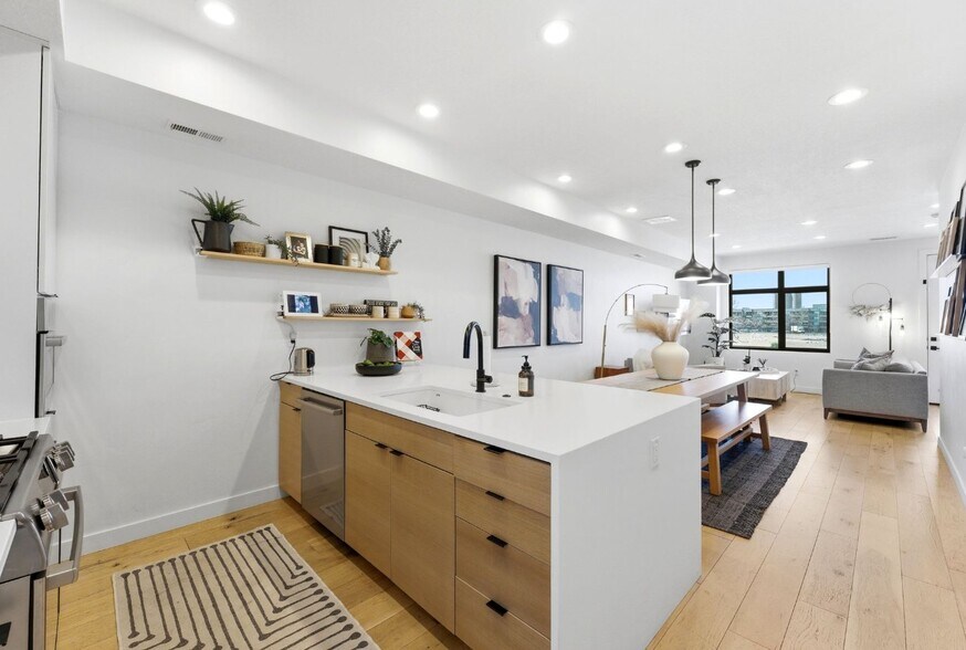 Building Photo - 275 W 800 S
