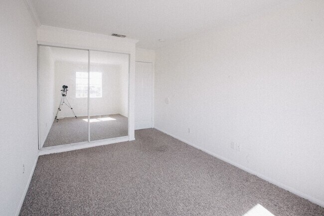 Building Photo - 1207 S Serrano Ave