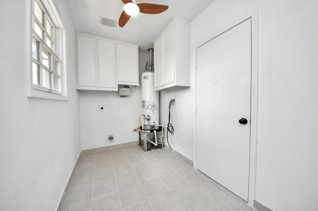 Building Photo - 3726 Las Palmas St