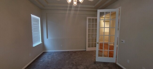 Building Photo - Gated: Single Story Heritage Oaks 3 Bedroom Plus Office/Den 3 Car Garage with lots of built in fo...