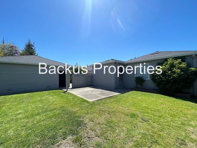 Building Photo - Wonderful one level home in South Salinas