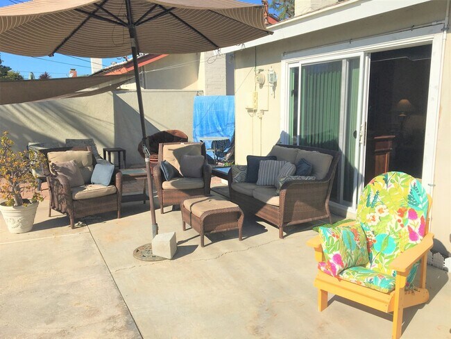Building Photo - Amazing Single Family Home Located in desirable Huntington Beach!