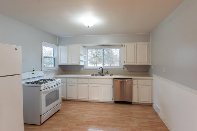 Building Photo - 18485 Ridge Rd