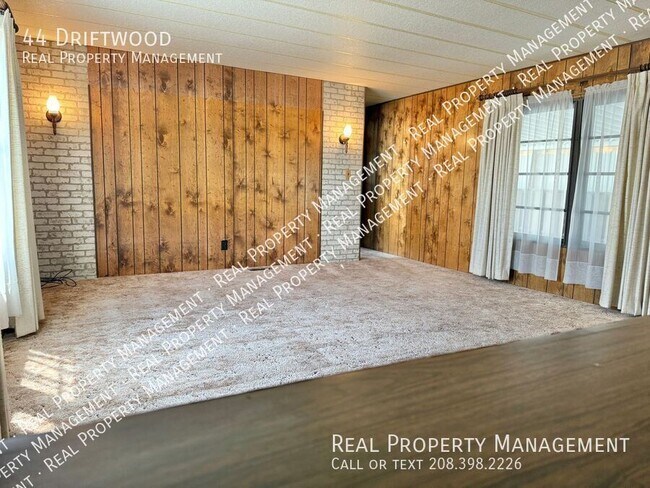 Building Photo - 44 Driftwood-