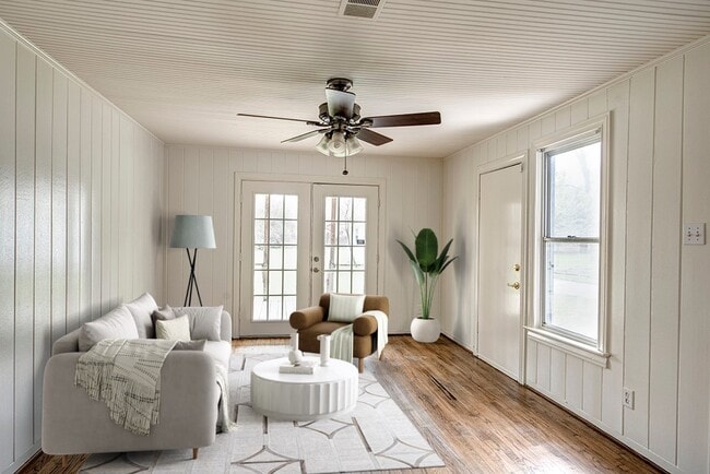 Building Photo - 505 Del Norte St