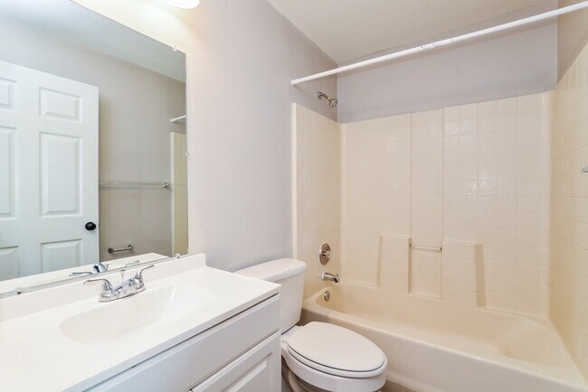 Building Photo - 4240 Forest Island Dr