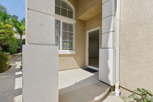 Building Photo - Gorgeous 3BD 2-Story Home in the Sorrento Community in Porter Ranch!