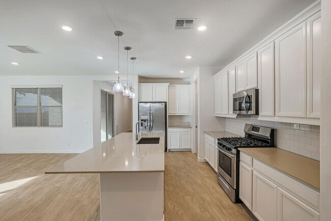 Building Photo - 12881 N 145th Dr