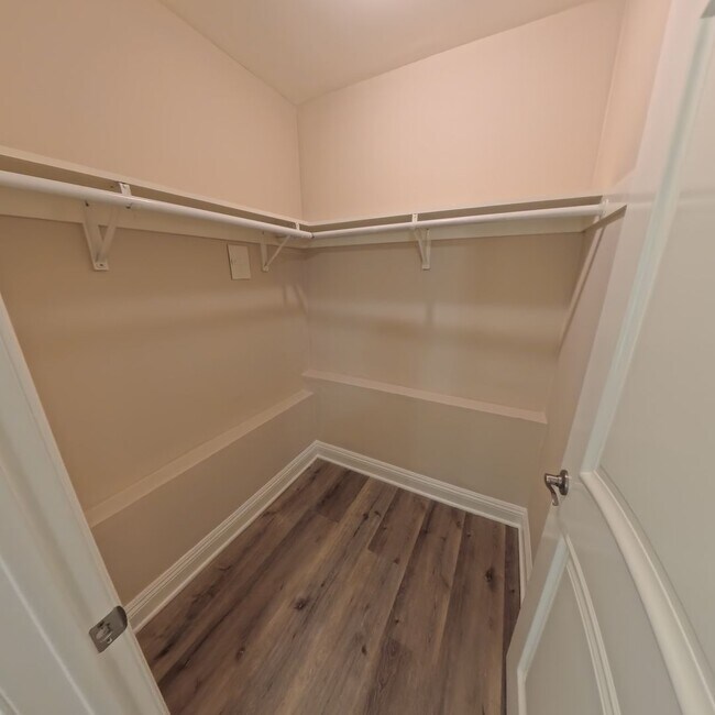 Building Photo - 71 Suffolk Ave