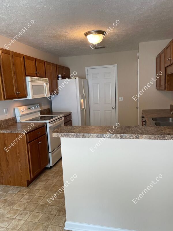 Building Photo - 3133 Sherborne Ct