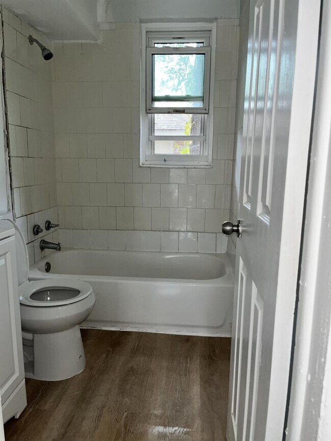 Building Photo - 2 bedroom in Jacksonville FL 32209