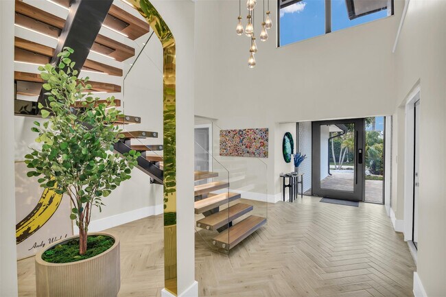 Building Photo - 319 S Riverside Dr