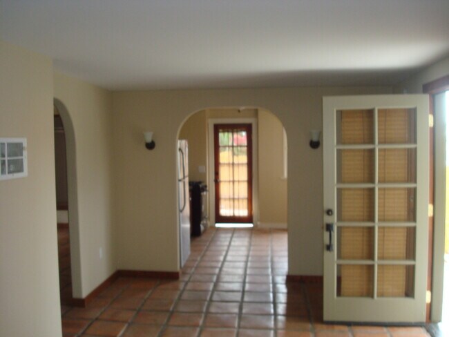 Building Photo - 331