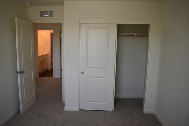 Building Photo - 4049 Cinnabar Ave
