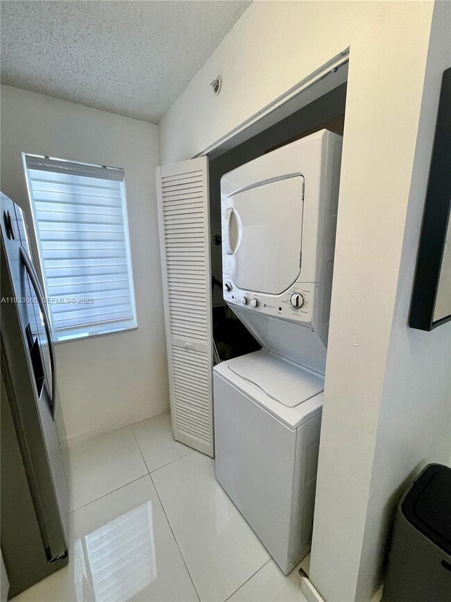 Building Photo - 1401 Bay Rd