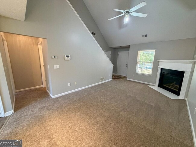 Building Photo - 15 Lakeside Cir