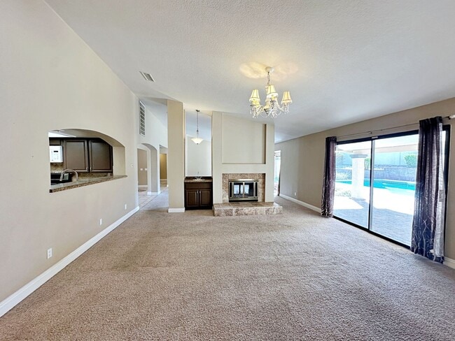 Building Photo - Green Valley Luxury Single Story: Pool, Putting Green, 4 Bedrooms, SOLAR!