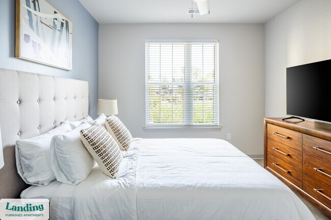 Building Photo - 1559 W 9 Mile Rd