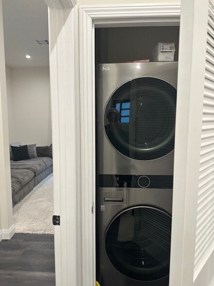 Building Photo - 15752 Royal Ridge Rd