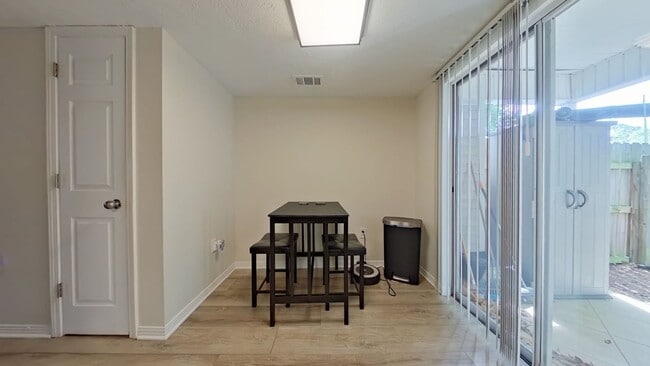 Building Photo - 5 Chatelaine Cir SE