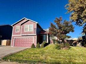 Building Photo - 5225 Deephaven Ct