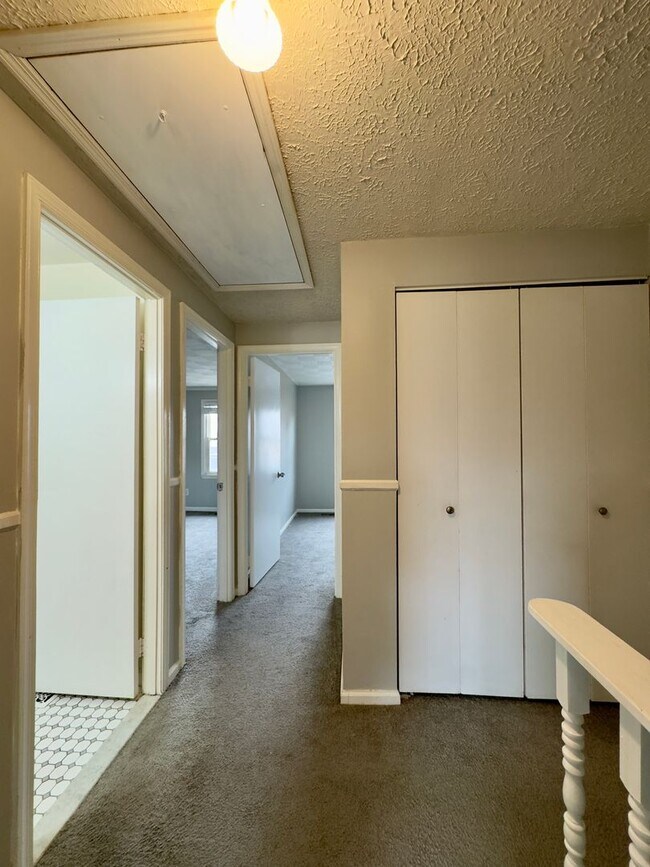 Building Photo - 5371 King Arthur Cir