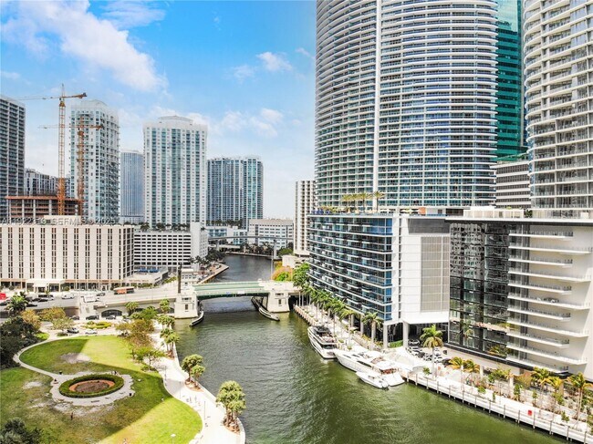 Building Photo - 200 Biscayne Blvd Way