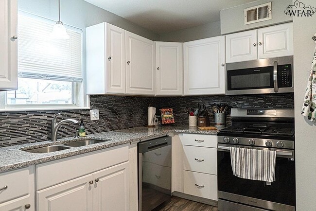Building Photo - 4711 Balboa Dr