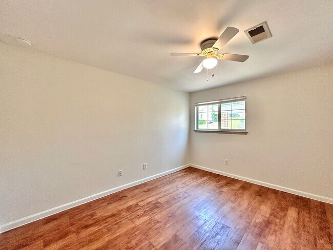 Building Photo - 6478 Hart Ln