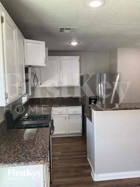 Building Photo - 7218 Forefather St