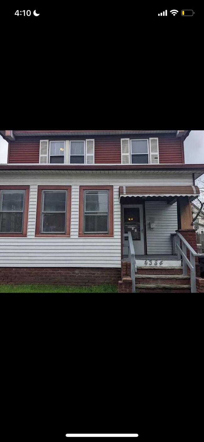 Building Photo - 203 W Ross Ave