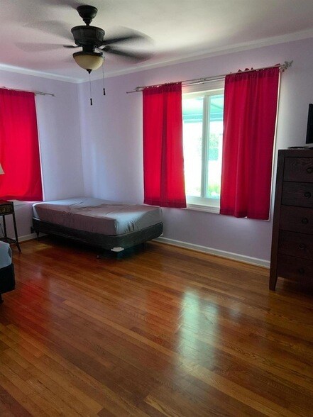 Building Photo - 235 30th St