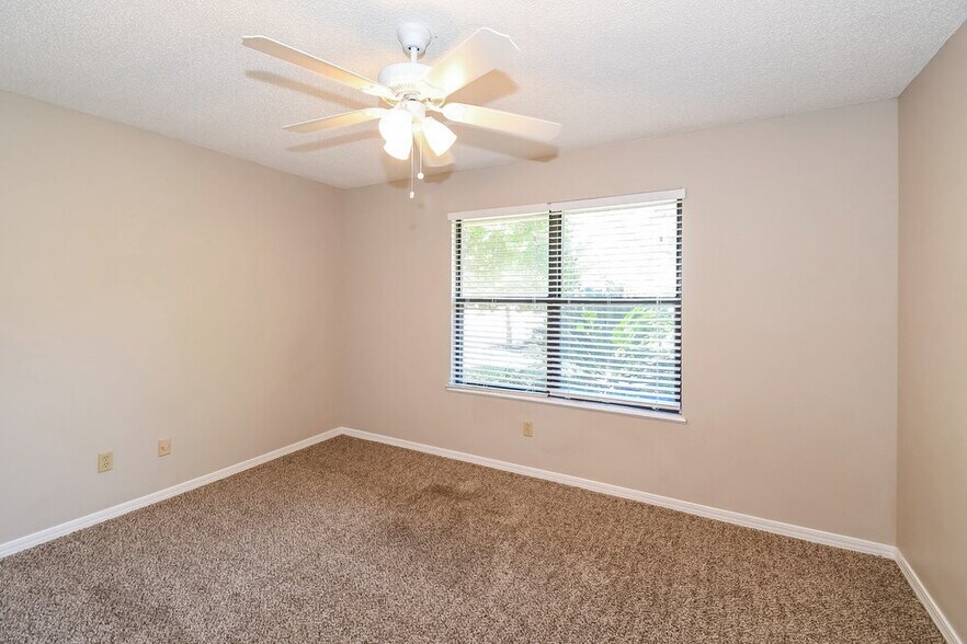 Building Photo - 970 Sandstone Dr