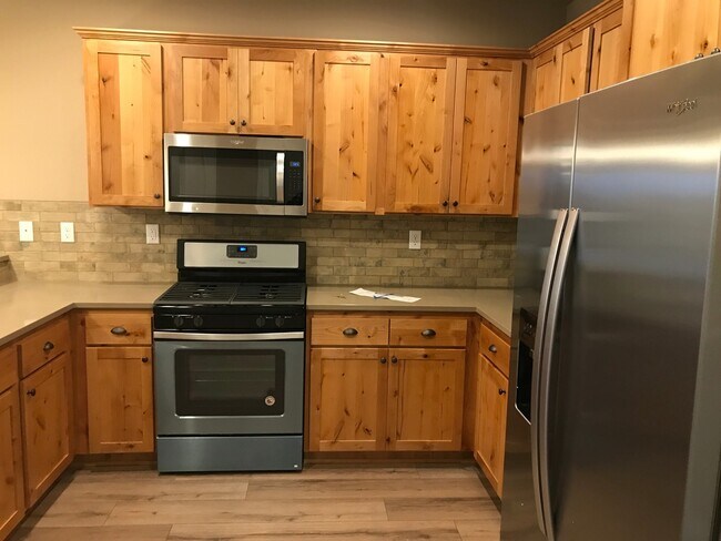 Building Photo - Single Level Home 3 Bedroom / 2 Bathroom in NW Redmond Oregon