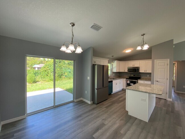 Building Photo - Desirable SW Ocala Neighborhood 3/2/2 **WON'T LAST**