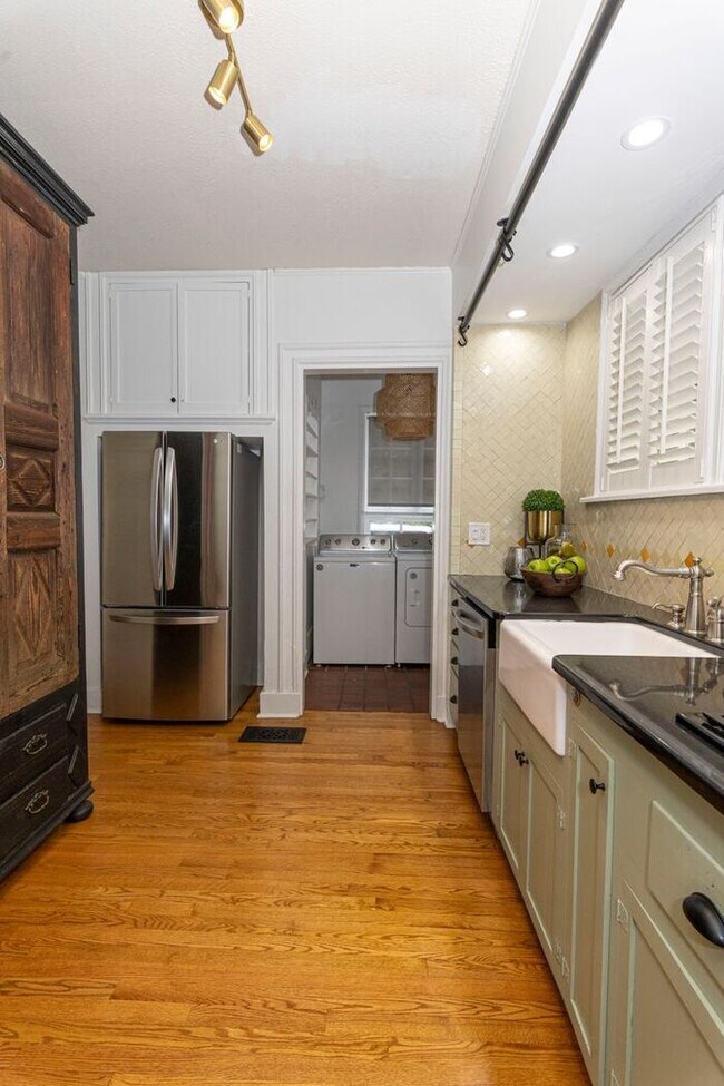 Building Photo - Spacious 4-Bedroom 1930's Mediterranean Home in College Park