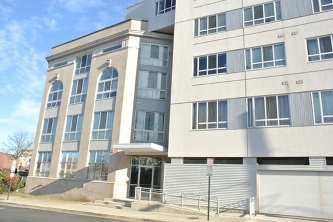 Primary Photo - Modern 1 BR w/ SS appliances at The Lofts ...