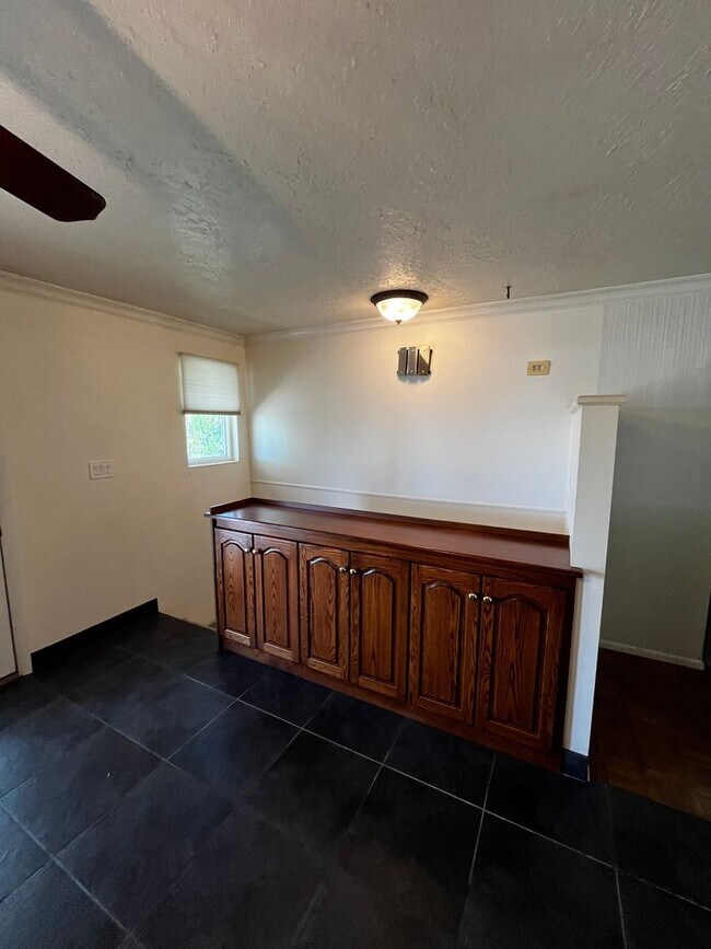 Building Photo - Beautiful 6 Bedroom/4 Bathroom in Centerville