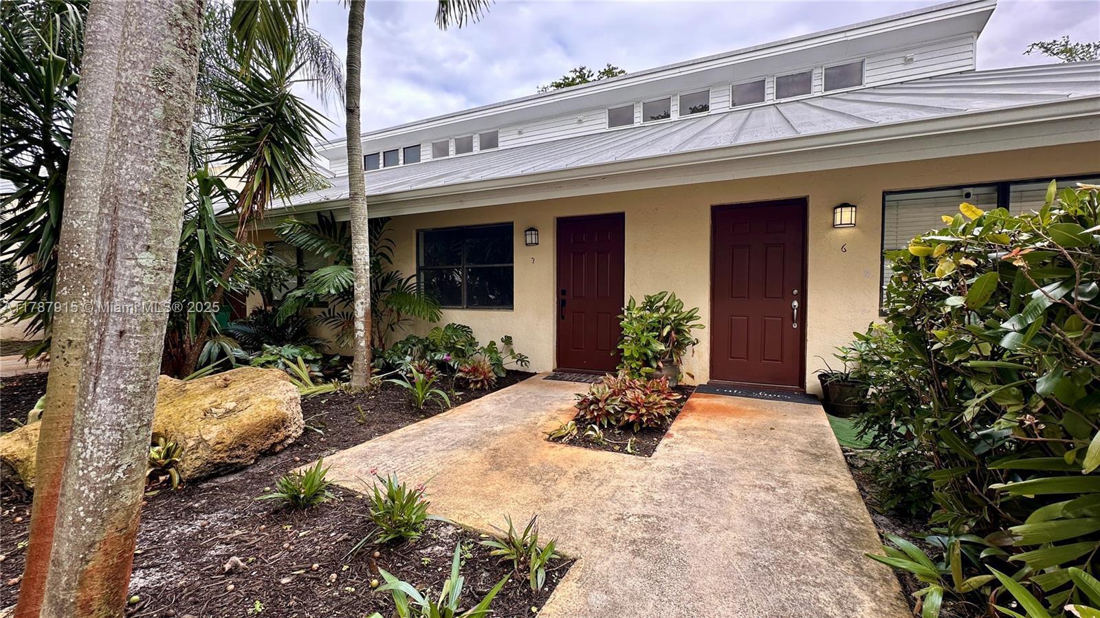Building Photo - 1455 Holly Heights Dr