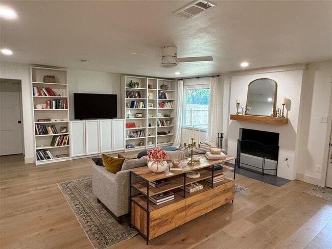 Building Photo - 4814 White Elm Dr