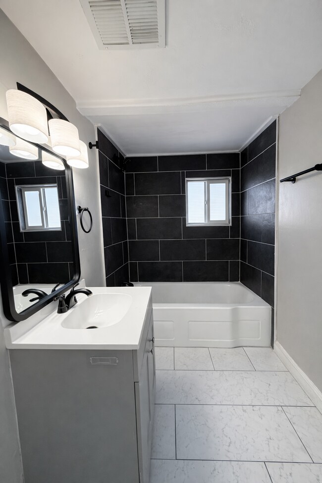 Building Photo - 2045 W 12th St