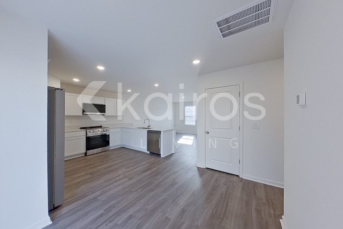 Building Photo - 7020 Moss Creek Way