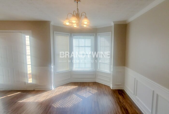 Building Photo - 2801 Driftwood Ct