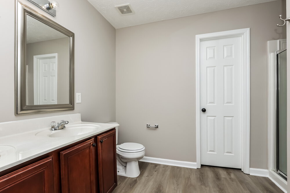 Building Photo - 5823 Roxbury Dr