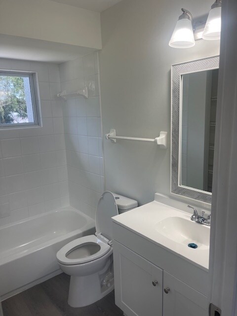 Building Photo - 622 SW 7th Ave