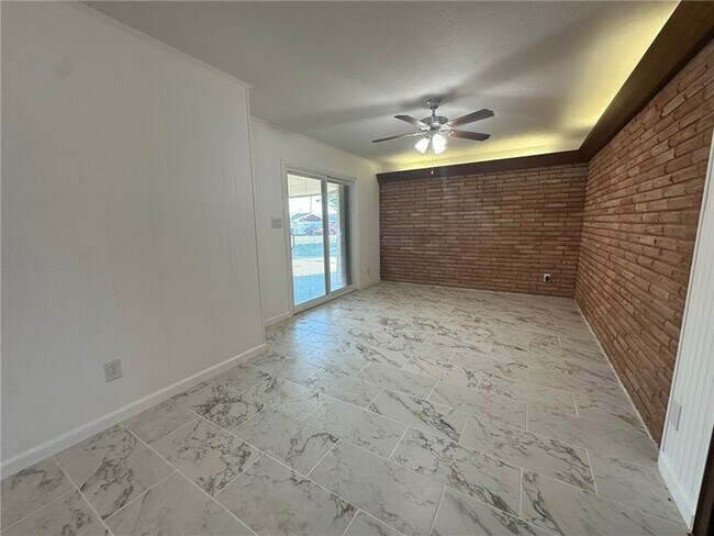 Building Photo - 136 Daniel Moore Ave